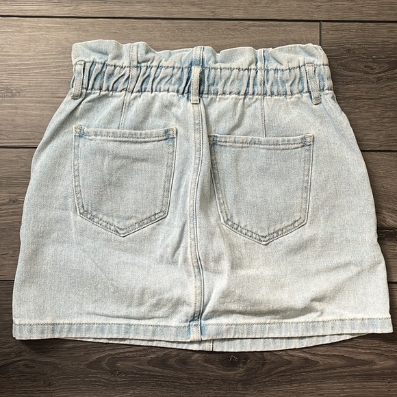 PacSun lightwash jean skirt with paper-bag waist, size M. - Picture 2 of 3